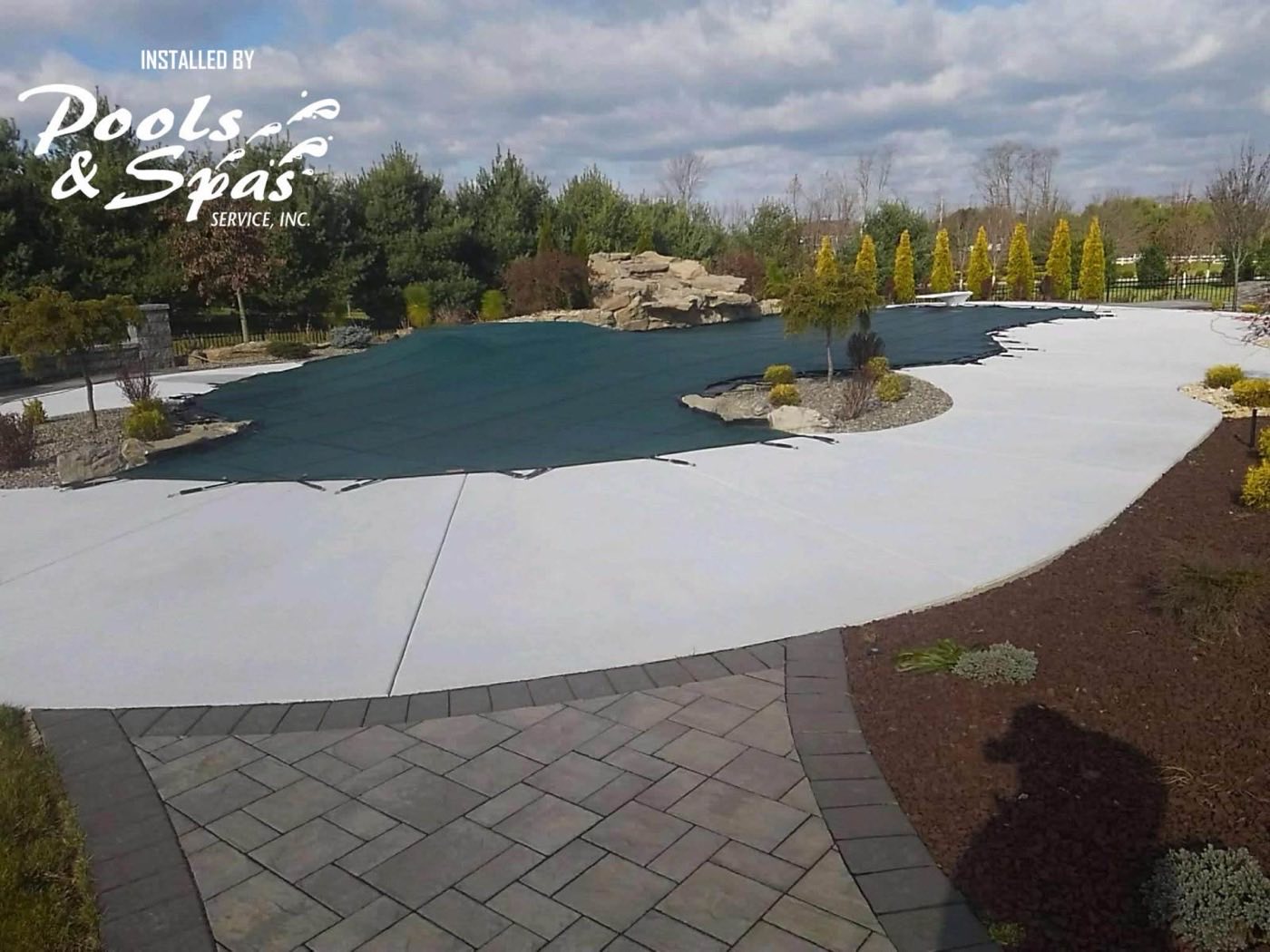 Large free-form pool with a Loop-Loc safety cover installed